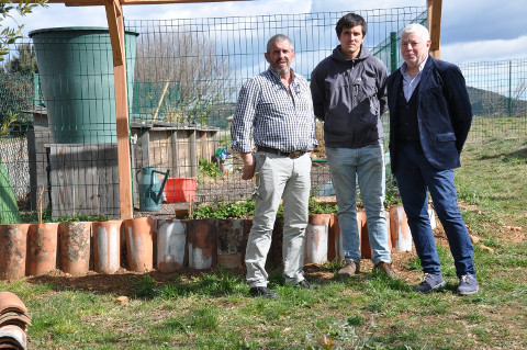 Patrick Lecocq (référent du compostage au collège), Benoit Pujol (référent compostage au SICTOBA) et Jean-François Borie (vice-président du SICTOBA)